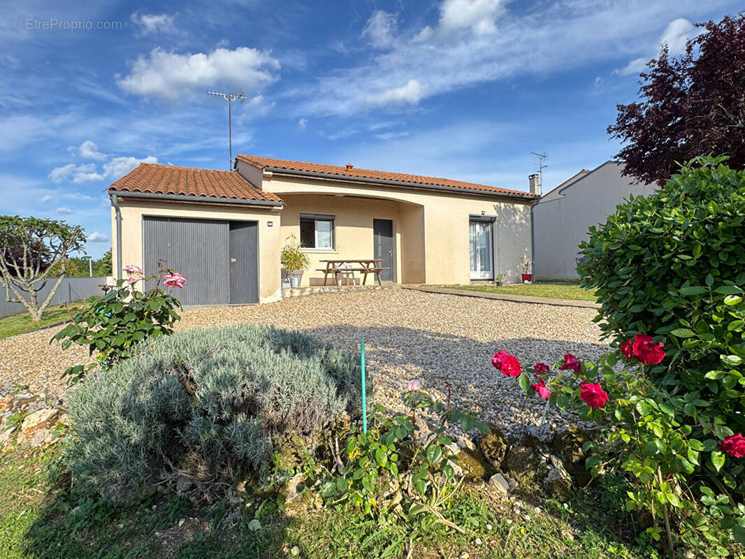 Maison à PUYMOYEN