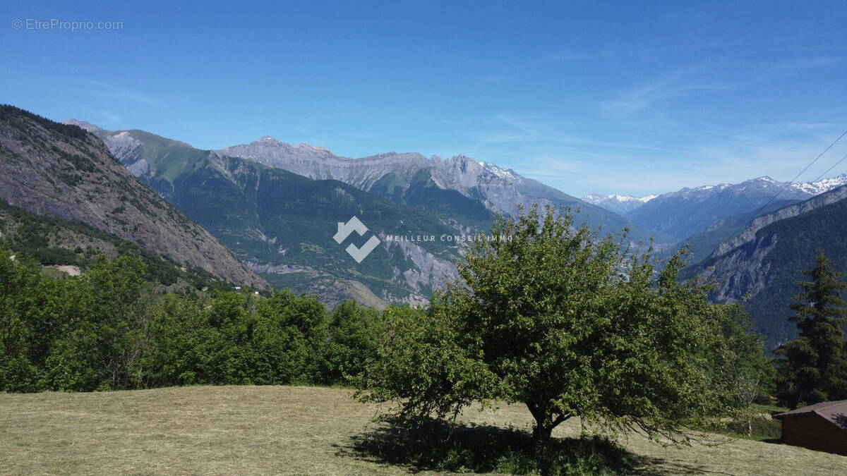 Terrain à JARRIER