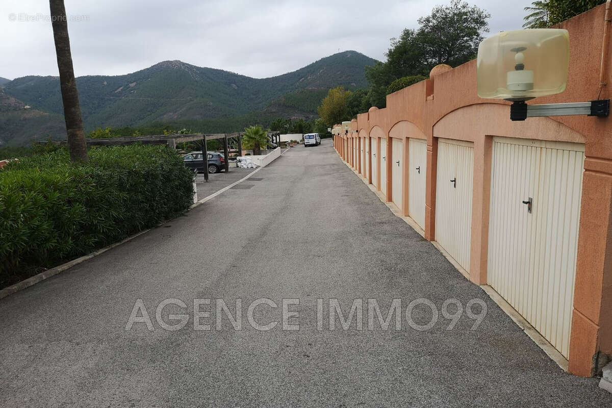 Parking à THEOULE-SUR-MER