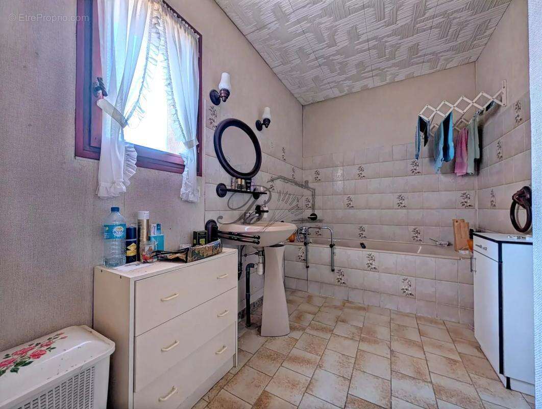 Maison à LA TOUR-D'AIGUES