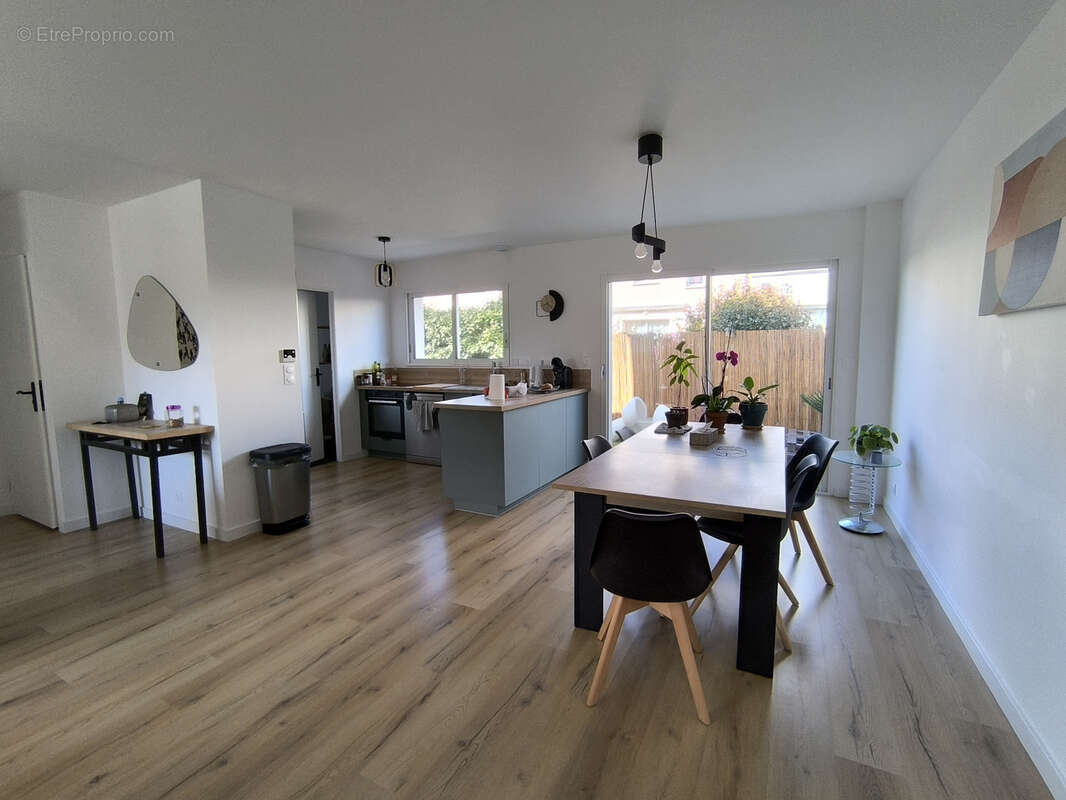 Maison à LES PONTS-DE-CE