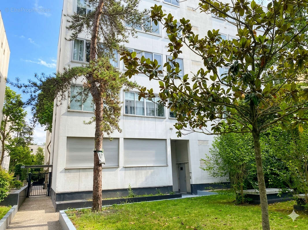 Appartement à NEUILLY-SUR-SEINE