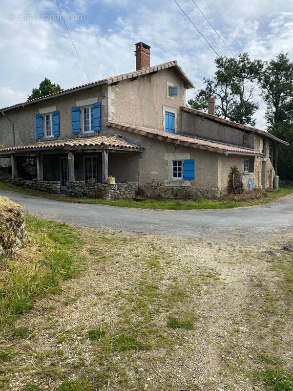 Maison à VILLETOUREIX
