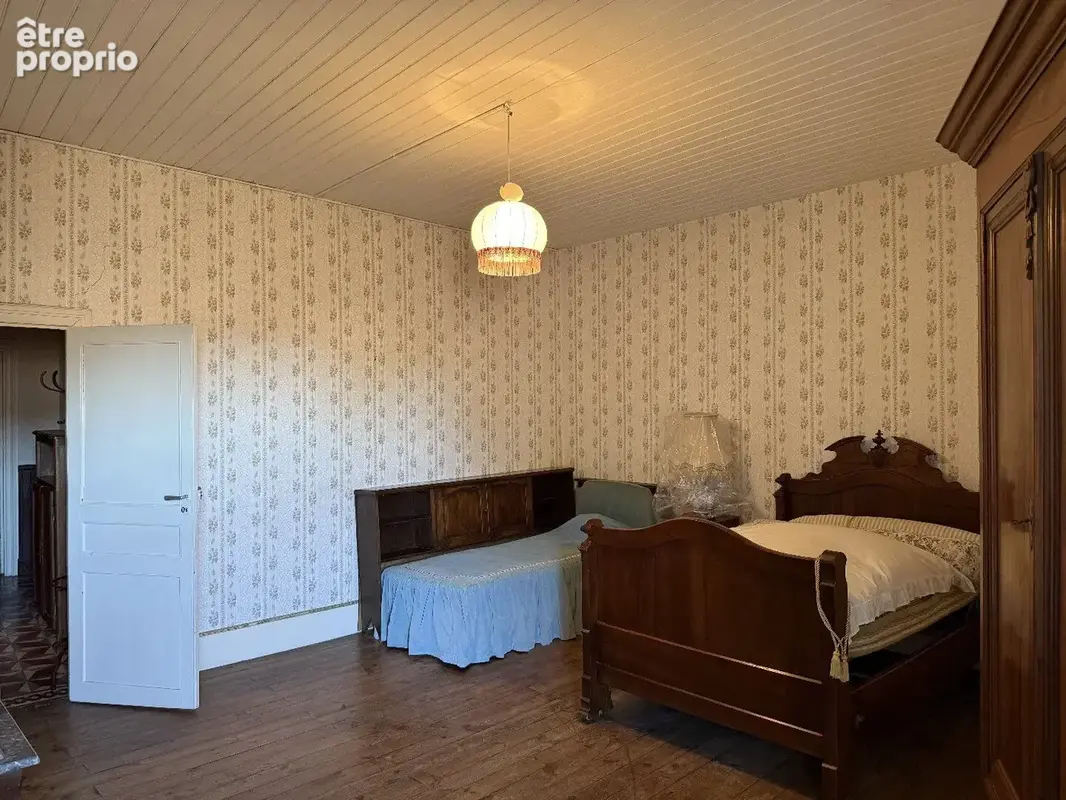 Grande maison de ville avec cours + possibilité de 2 logements ! - photo 15