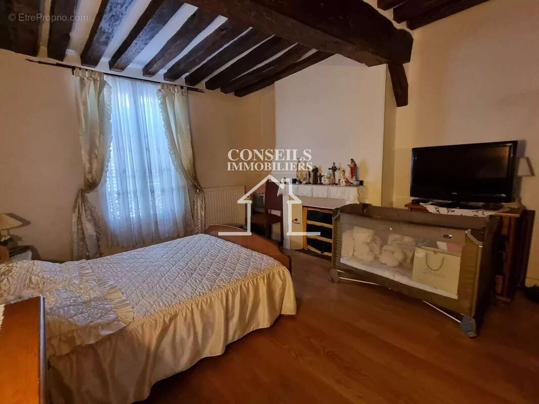 Maison à VILLENEUVE-SUR-YONNE