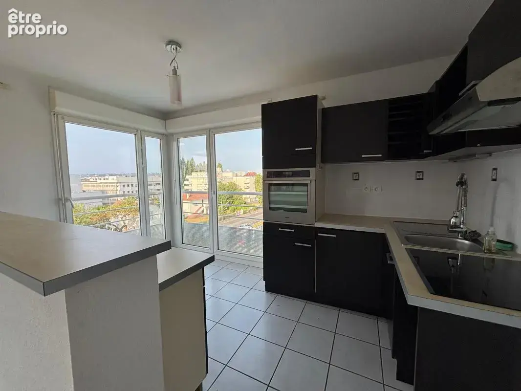 Pau: Appartement d'exception à vendre en dernier étage— Vue panoramique Pyrénées, terrasse 20 m² et piscine dans la résidence - photo 2