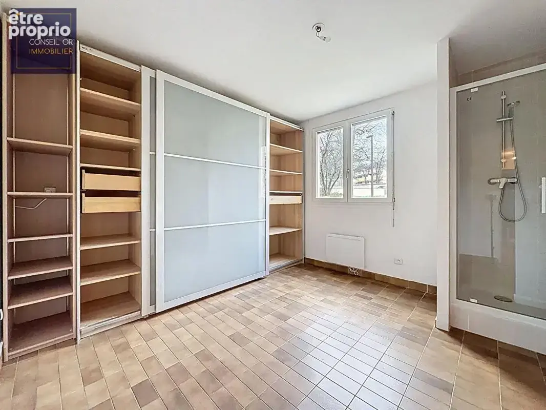 T4 - 82,5 m2 - 3 chambres - Balcon - Parking sous sol - cave - photo 9