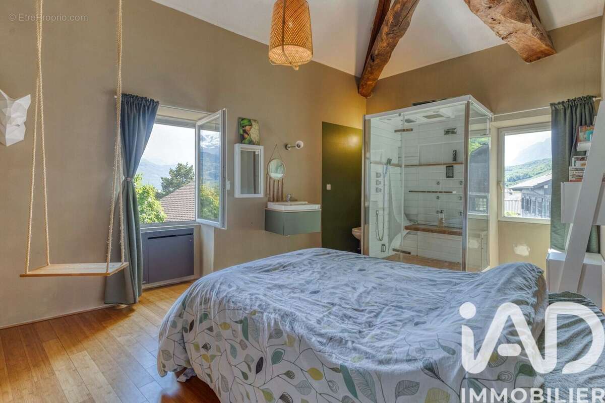 Maison 130 m² à Crolles  - photo 8