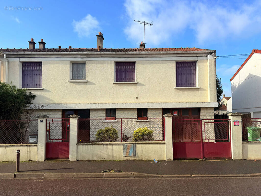 Maison à SARTROUVILLE