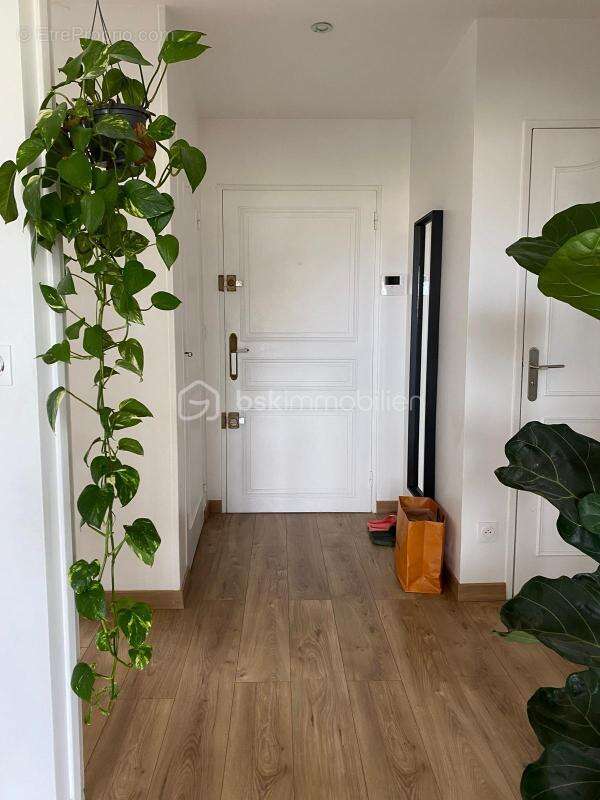Spacieux 4 pièces de 75 m² avec 3 chambres/balcon/ cave et vue dégagée - photo 7