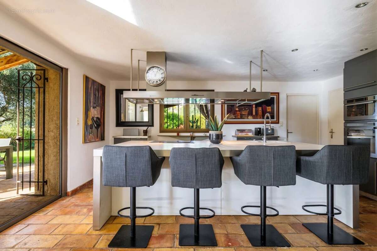 Maison à TOURRETTES-SUR-LOUP