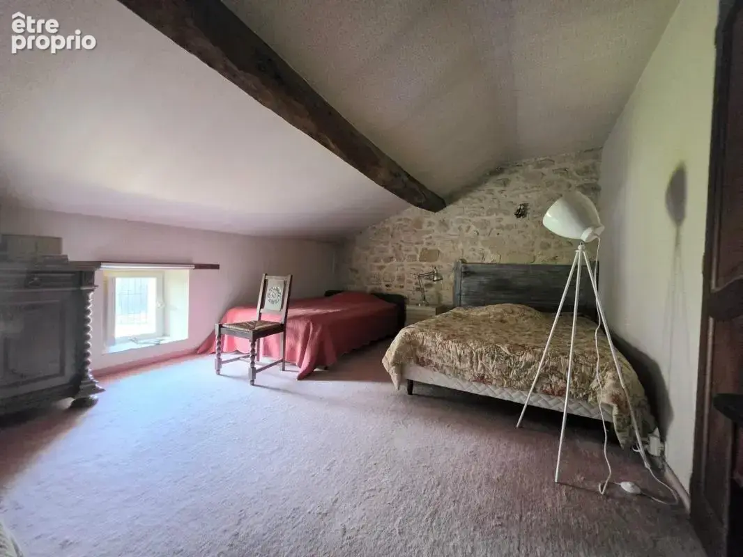 Maison en pierre de caractère à Lamothe-Landerron 214 m², piscine et fort potentiel professionnel - photo 13