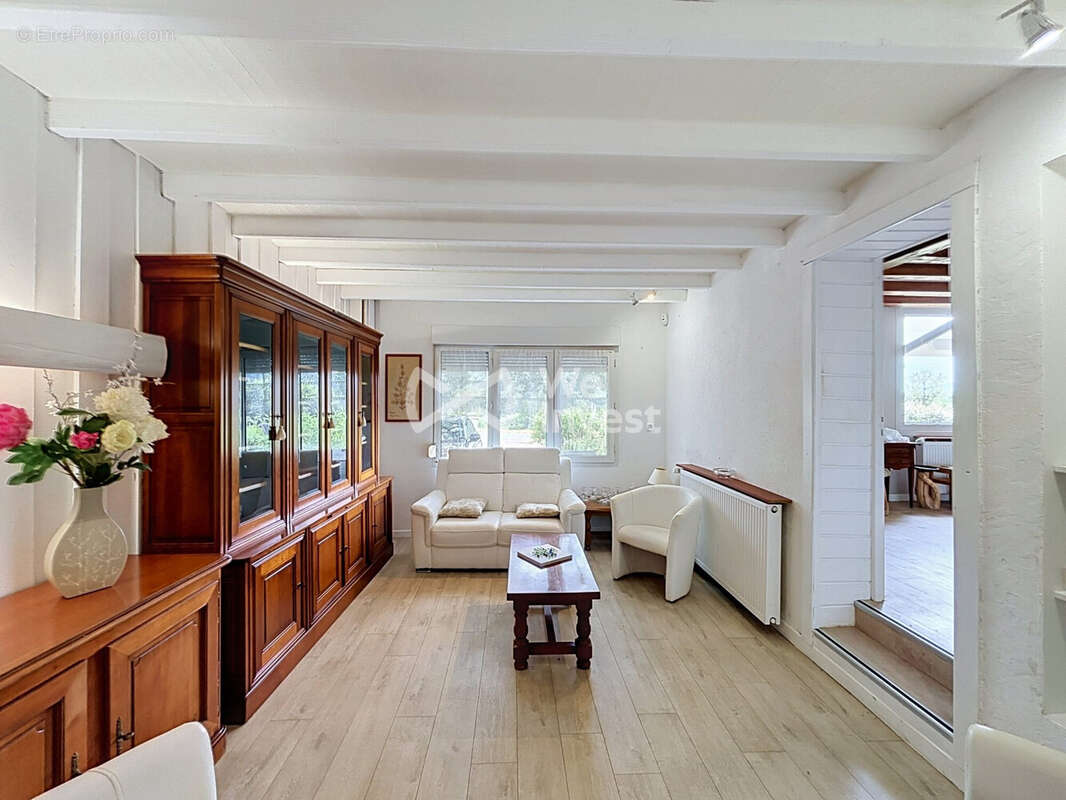 Maison 132 m² à Lancrans  - photo 2