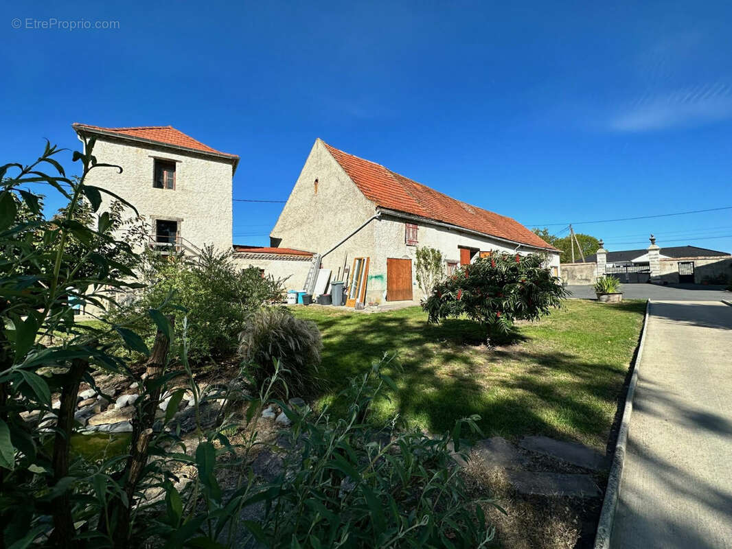 Propriete avec dependance et piscine - photo 3