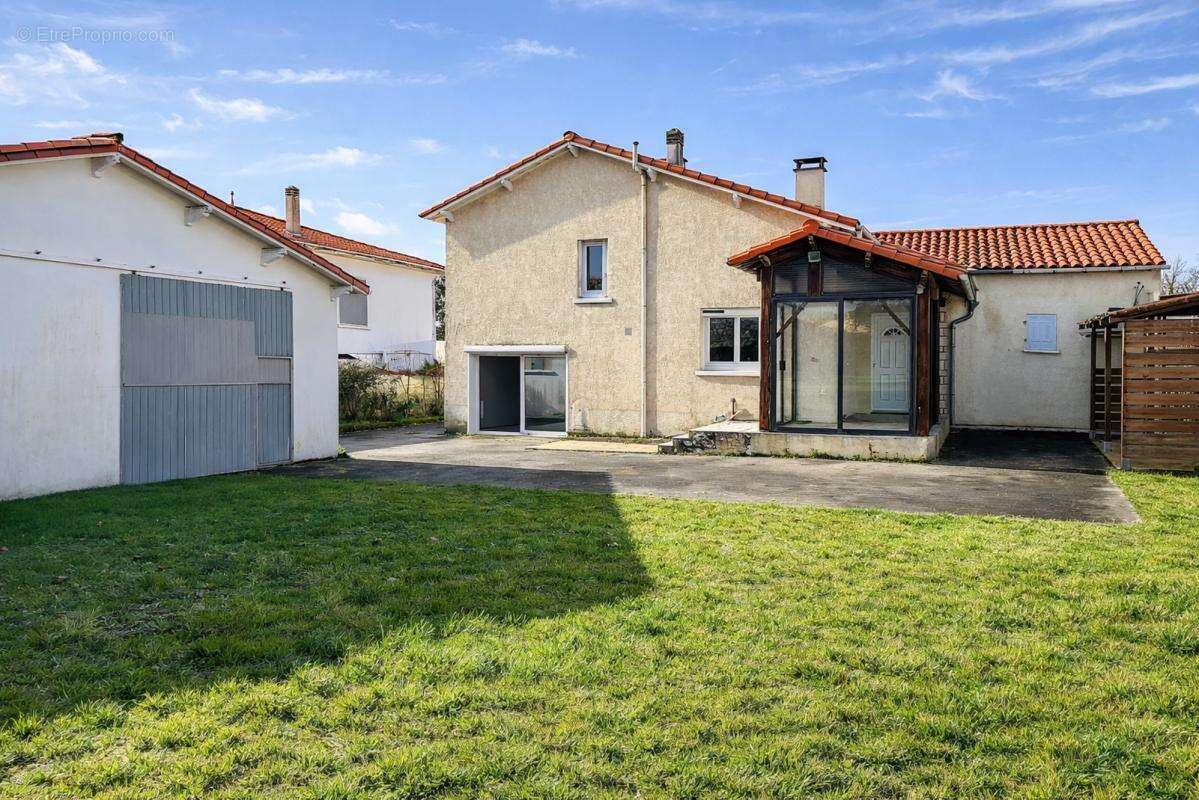 Maison 124 m² à Semussac  - photo 3