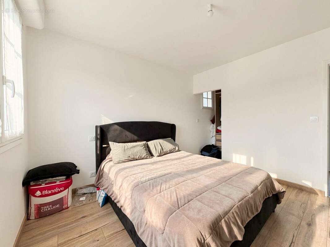 Maison à SAINT-ERBLON