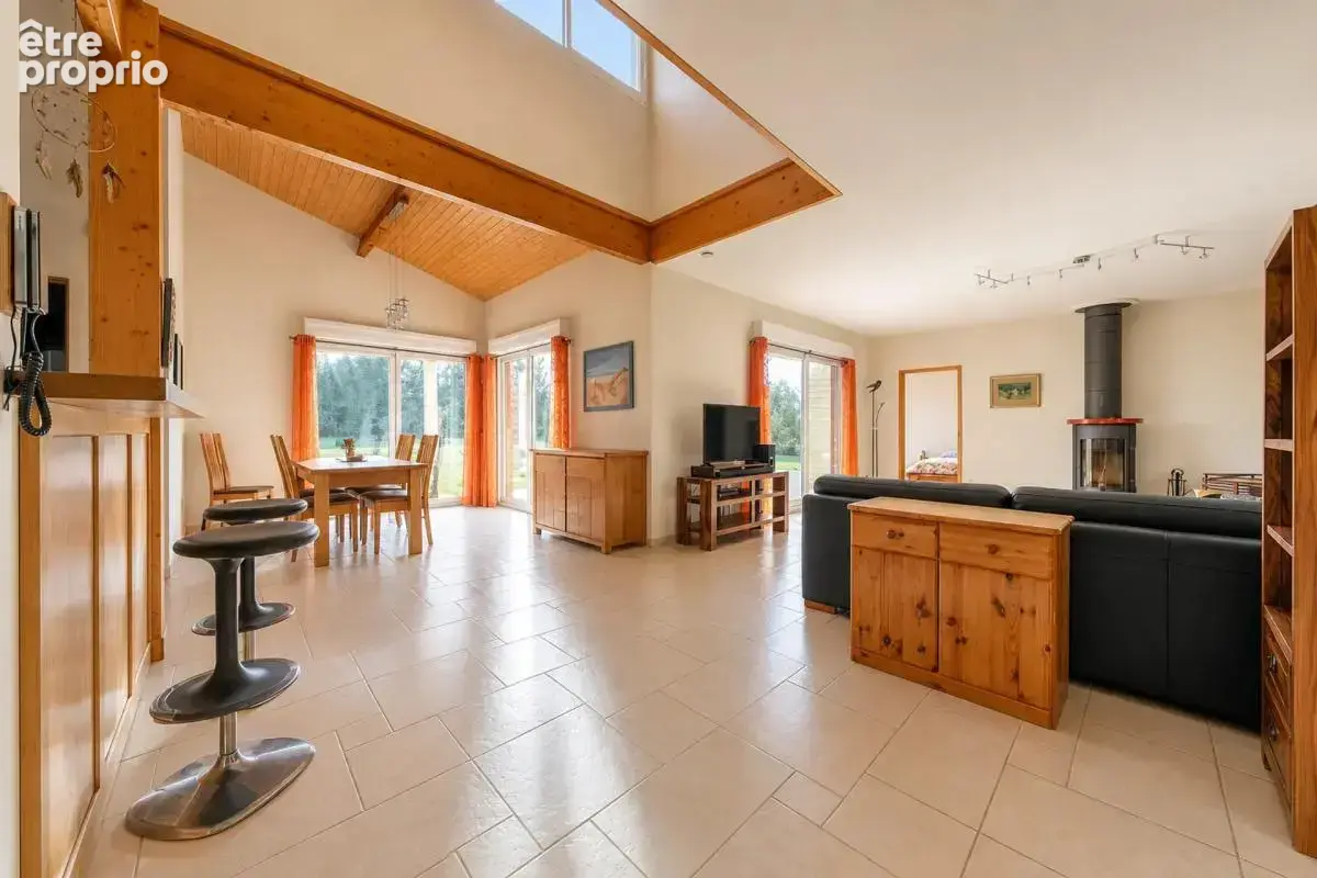 Maison lumineuse de 196 m² à Cubzac-les-Ponts - photo 1