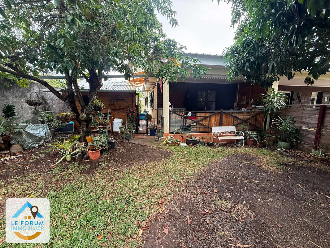 Riviere saint louis 97421 - maison familiale - possible investissement - beaux volumes - proche commodités - photo 14