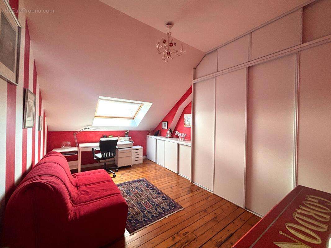 Magnifique Appartement de type Haussmannien 170 m2, cave, garage et parking en plein centre! - photo 12