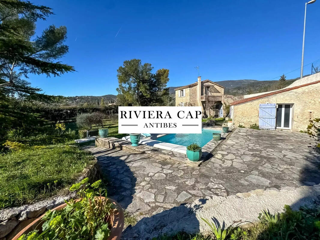 Piscine + Atelier annexe 32M2 - Maison à FAYENCE
