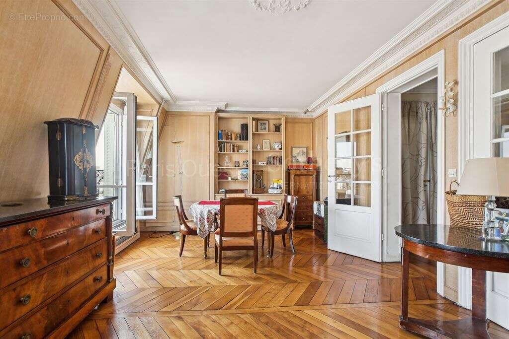Appartement à PARIS-15E