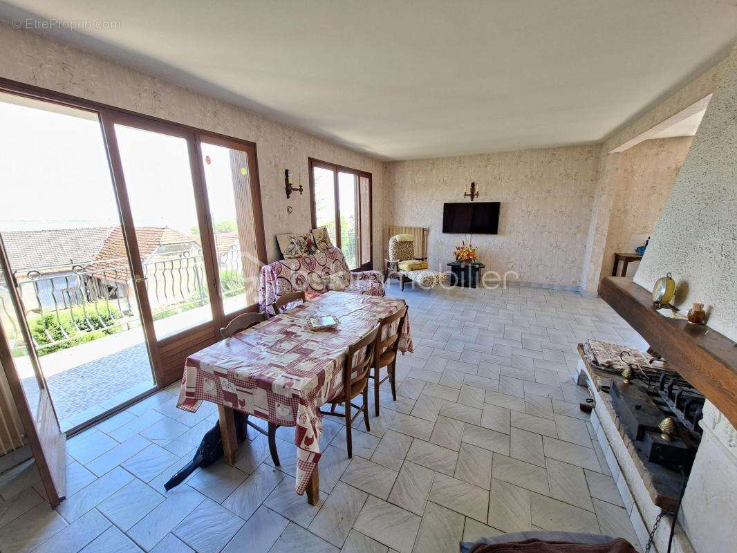 Maison de village s/sous-sol total    Des volumes très généreux !  calme et clarté - photo 4