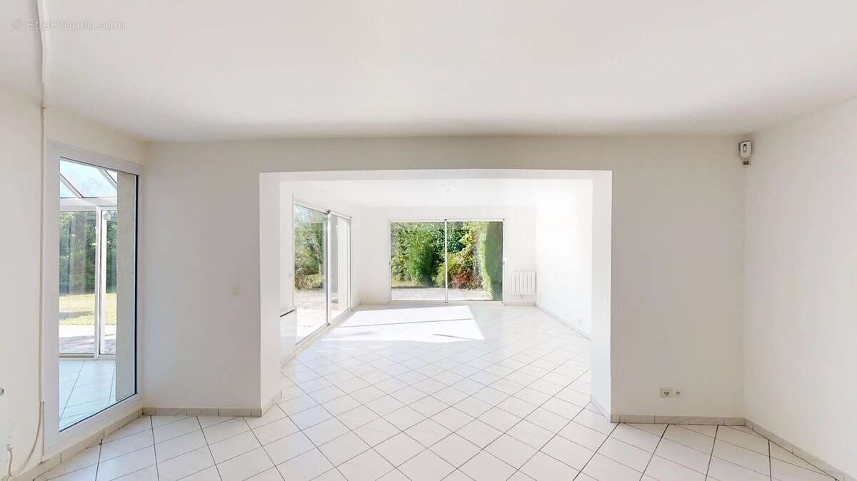 Maison à SAINT-NOM-LA-BRETECHE