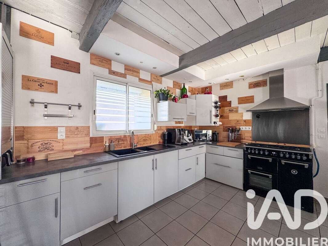 Maison 179 m² à Cadillac-En-Fronsadais  - photo 6