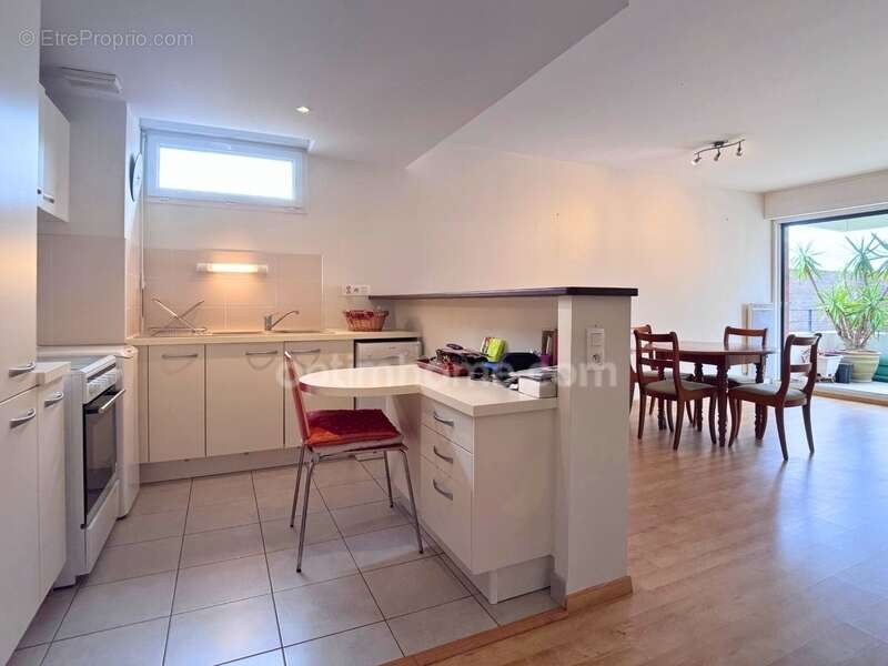 Appartement T5 à vendre à moins de 20 min de Rennes gare – 4 chambres, balcon, garage fermé, parking et cave - photo 5