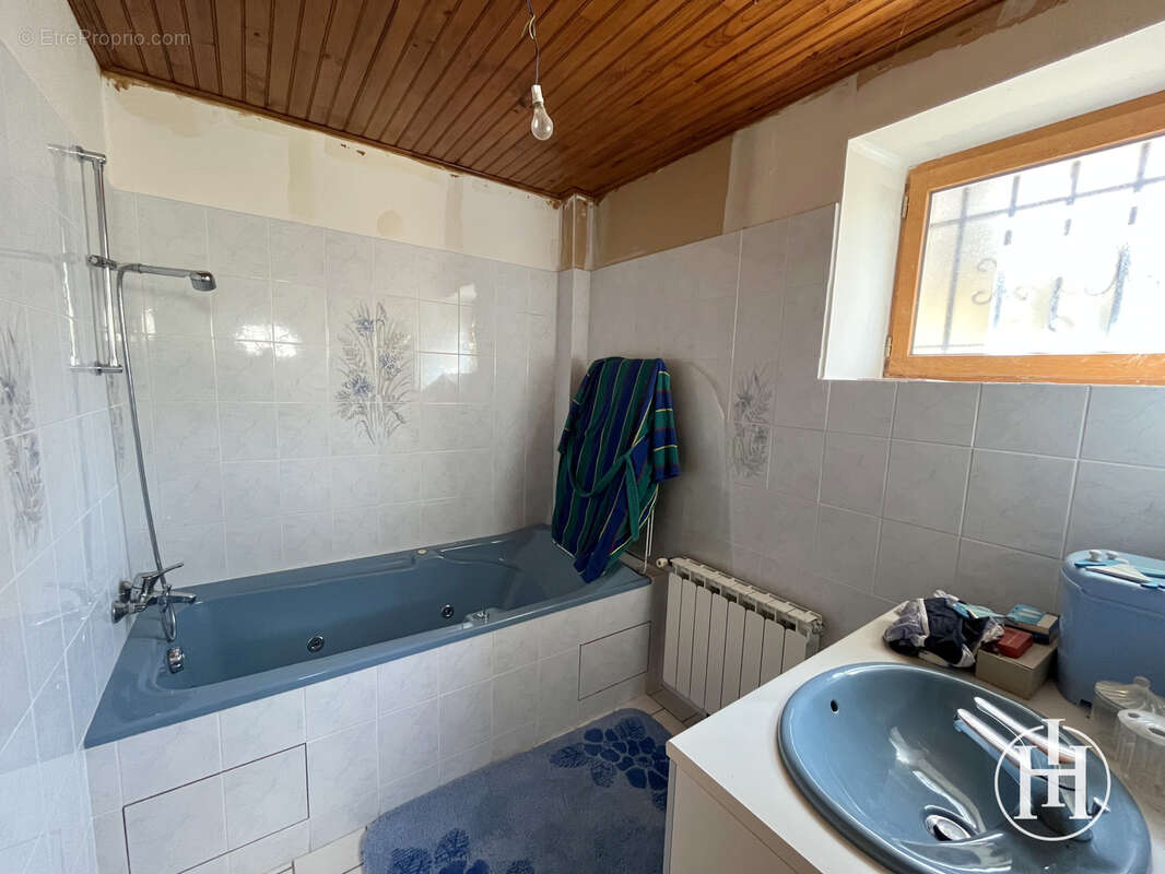 Maison à SAINT-BONNET-TRONCAIS