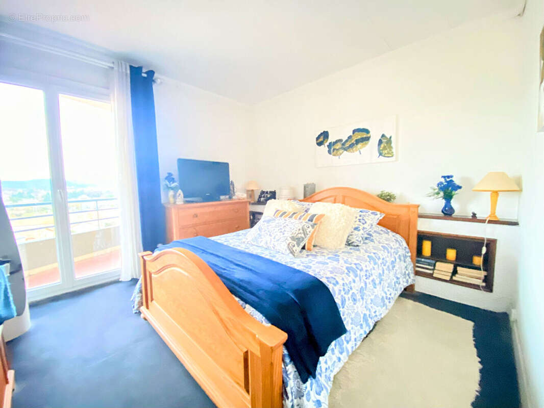 Appartement à BAGNOLS-SUR-CEZE