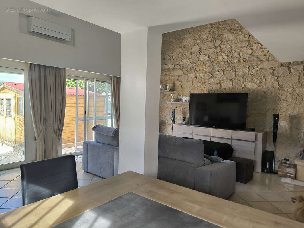 Maison à SAINT-LAURENT-DE-LA-SALANQUE