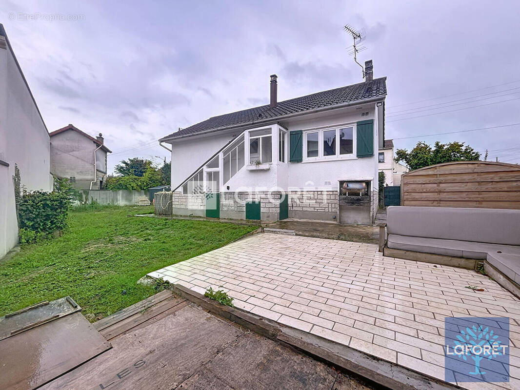 Maison à VIGNEUX-SUR-SEINE