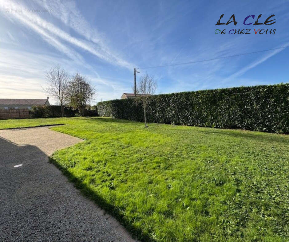 Maison à FAYE-SUR-ARDIN