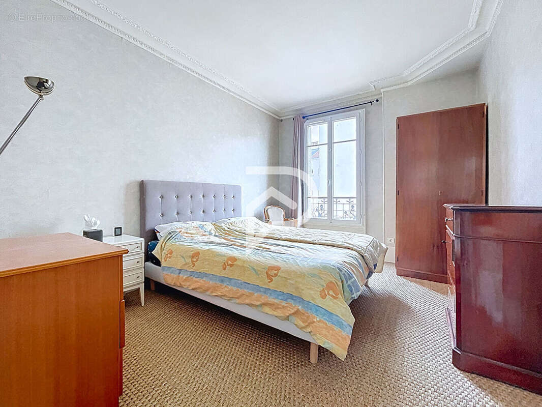 Appartement à COURBEVOIE