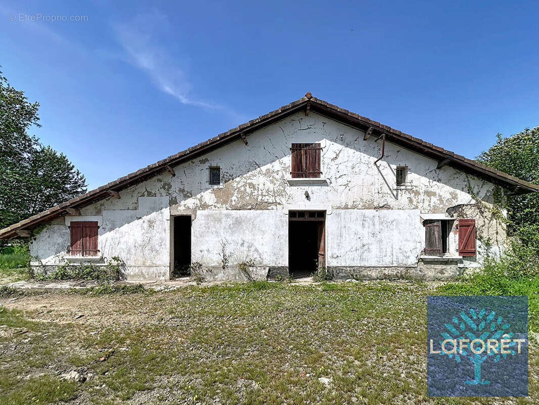 Maison à SAUGNAC-ET-CAMBRAN