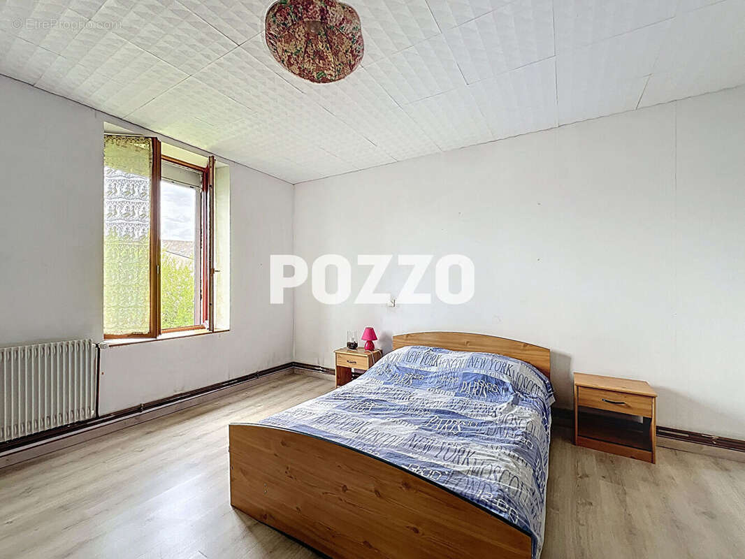 A Vendre - Saint Hilaire Du Harcouet - Maison 7 pièce(s) 160 m² - Centre-ville - photo 9