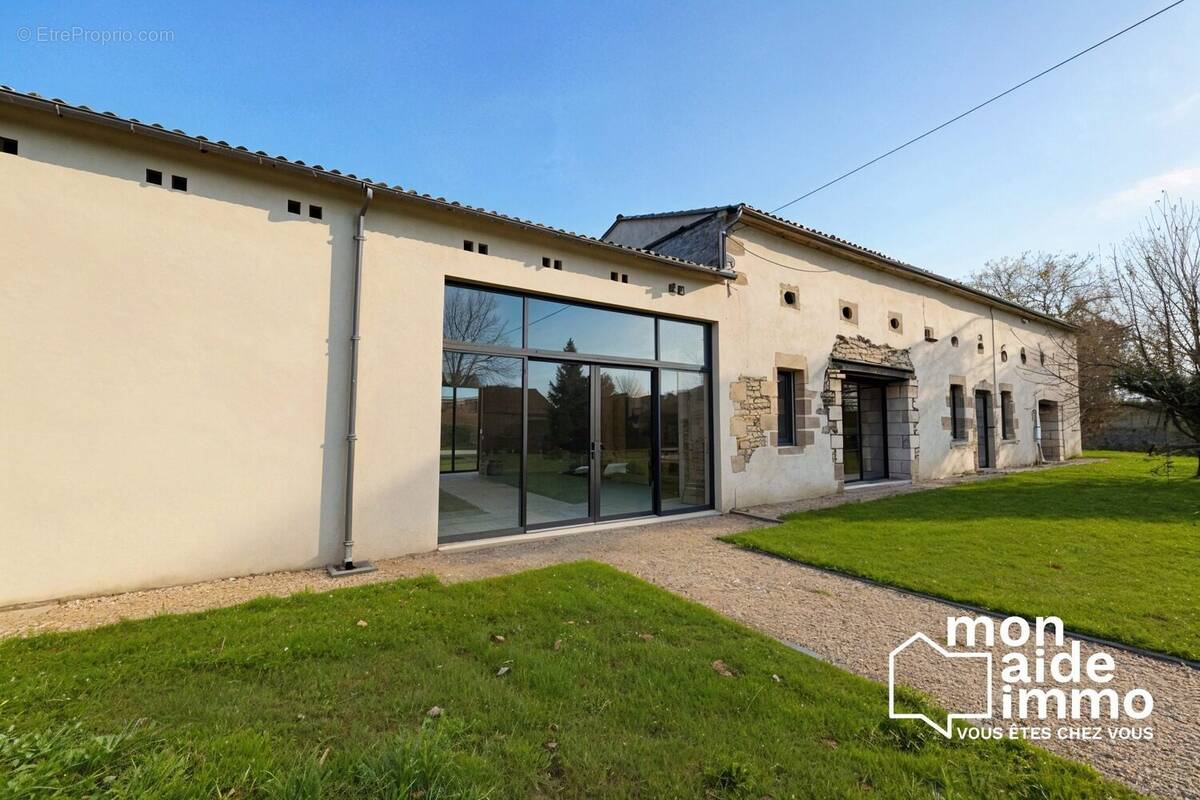 Maison à SAINT-VIVIEN-DE-MONSEGUR