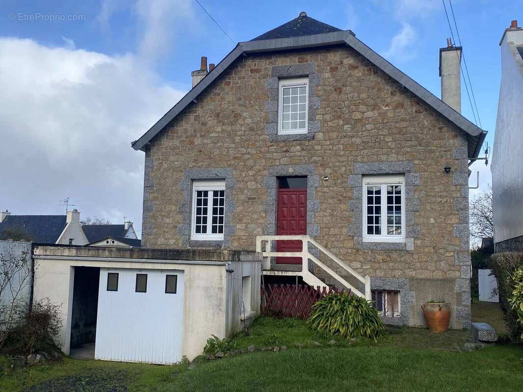 Maison à PLOUMAGOAR