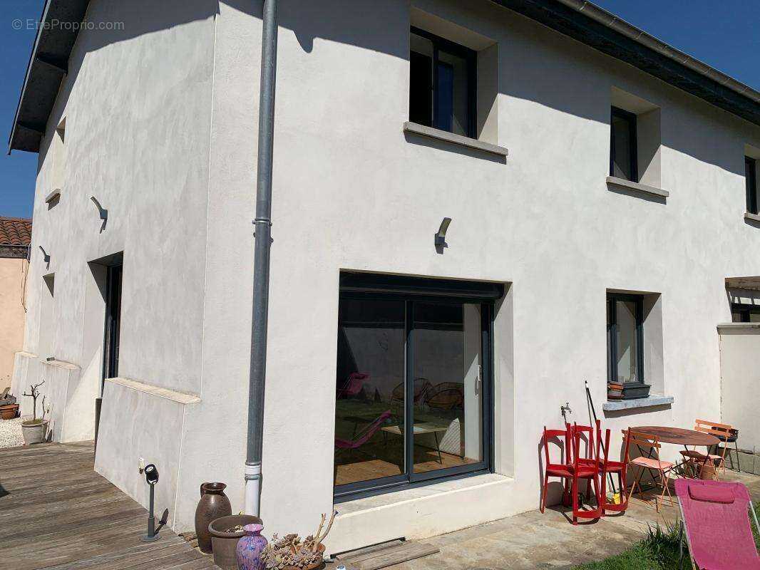 Maison à MONTANAY