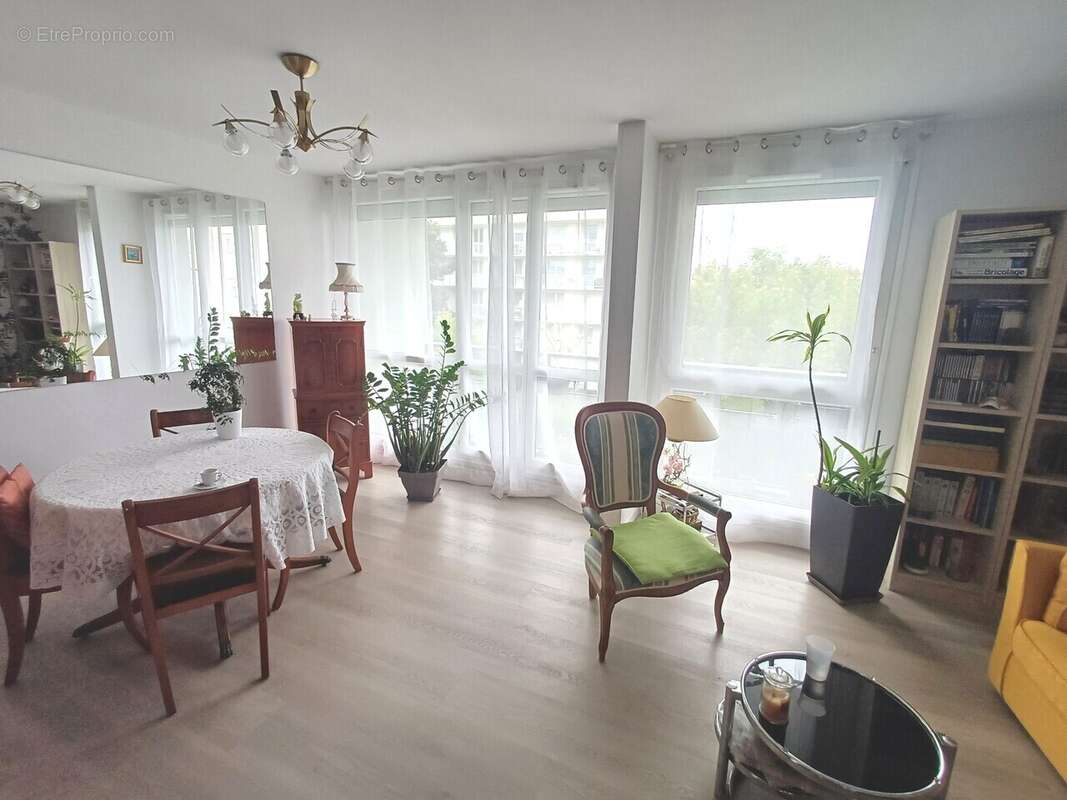 Appartement à GREGES