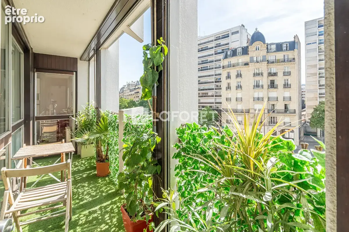 Paris 15e - Citroën-Boucicaut / Lourmel - 149,60 m² traversant, cinq chambres et trois balcons - photo 3