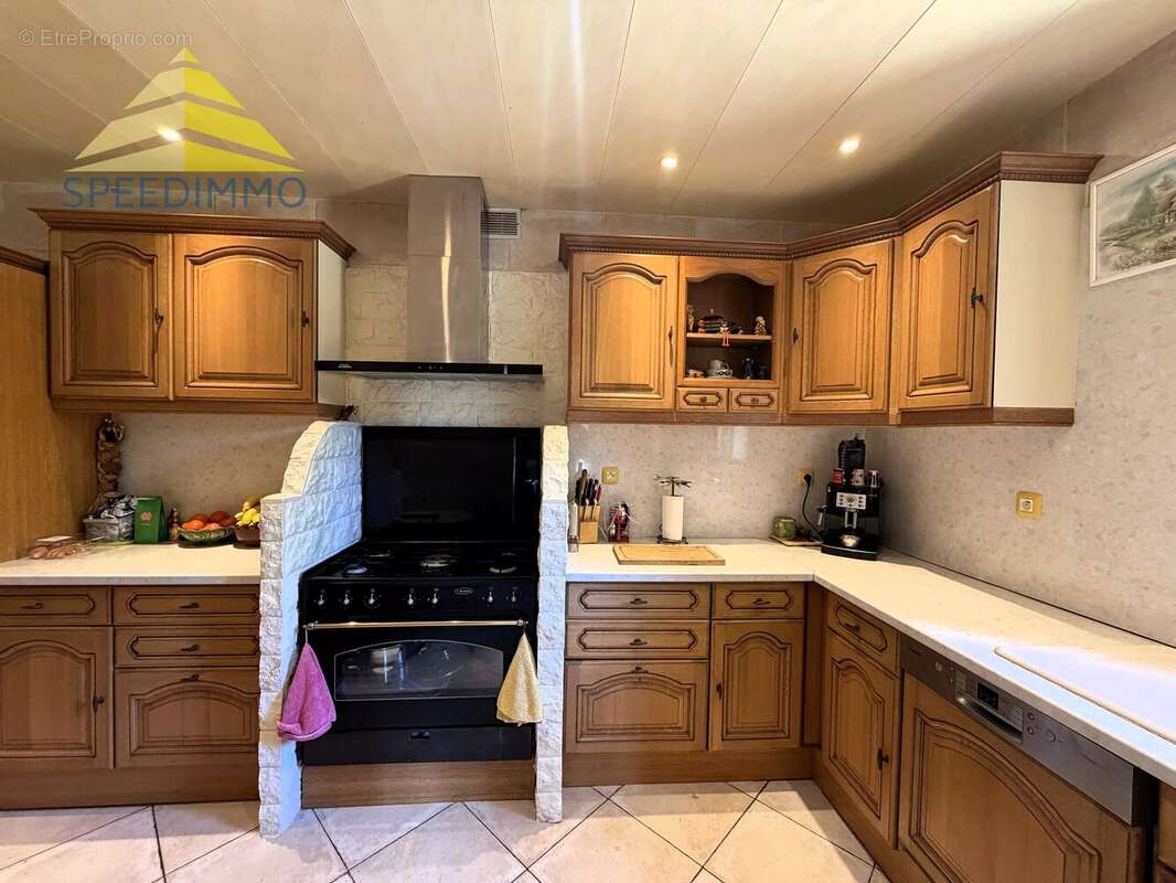 Maison à MANDRES-LES-ROSES