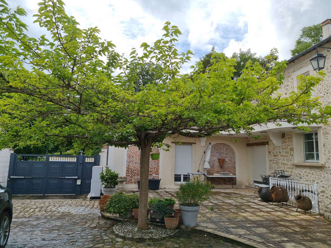 Maison à BRUYERES-LE-CHATEL