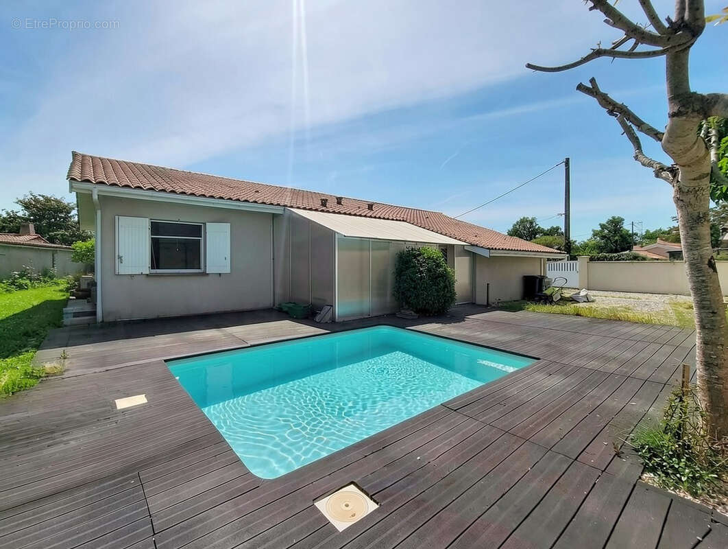 Maison à BLANQUEFORT