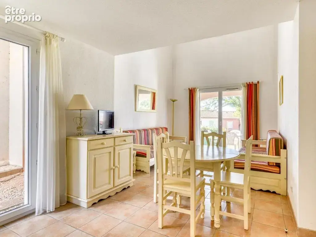 INVESTISSEMENT LOCATIF  HOMPS  Résidence de Tourisme Vacancéole Port Minervois / Les Hauts du Lac - 4,62 % de rentabilité - photo 4