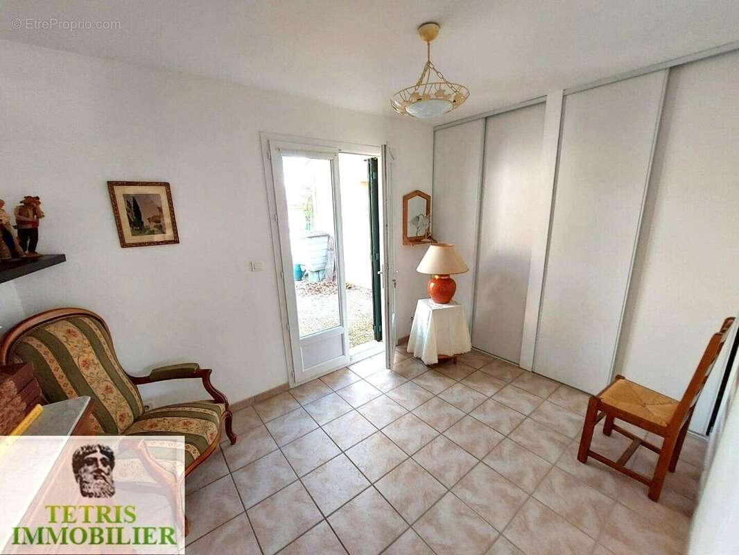 Maison à LA TOUR-D&#039;AIGUES