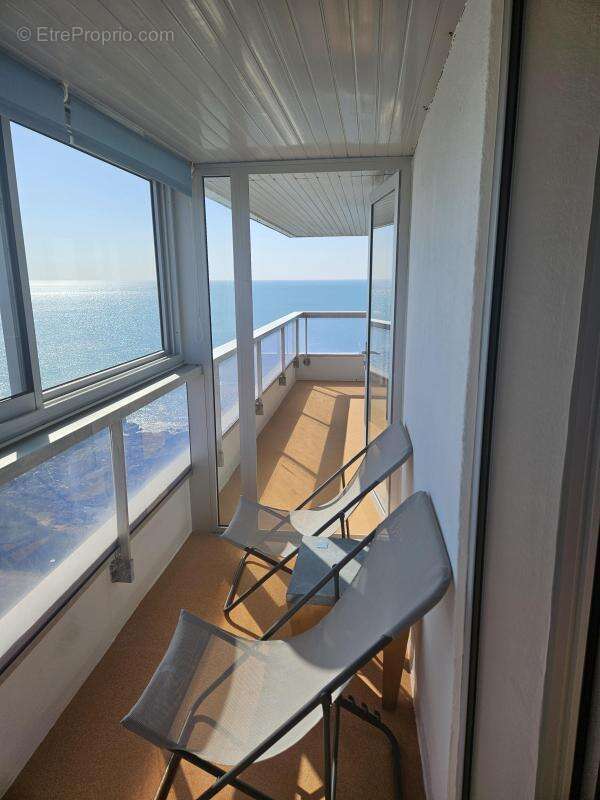 T3 71m² • Vue mer panoramique • Corniche 8e étage • Cave & Parking - photo 3