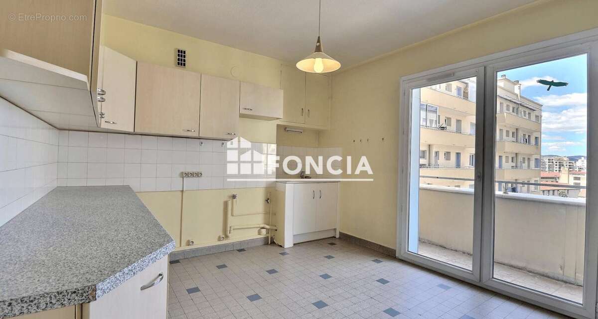 Appartement à SAINT-ETIENNE
