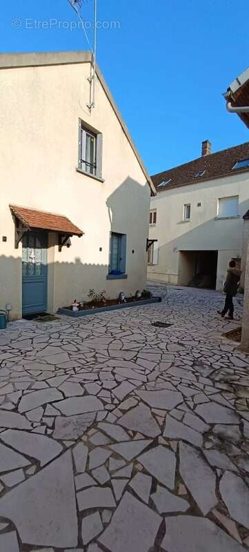 Appartement à BRIENON-SUR-ARMANCON